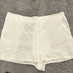 Leith brand Women's white  mini Shorts. never worn
